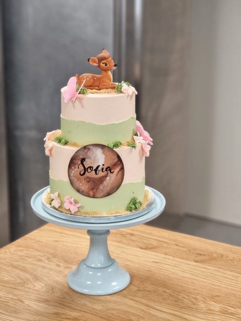 Bake My Day - smuk kage til Sofia med bambi på toppen